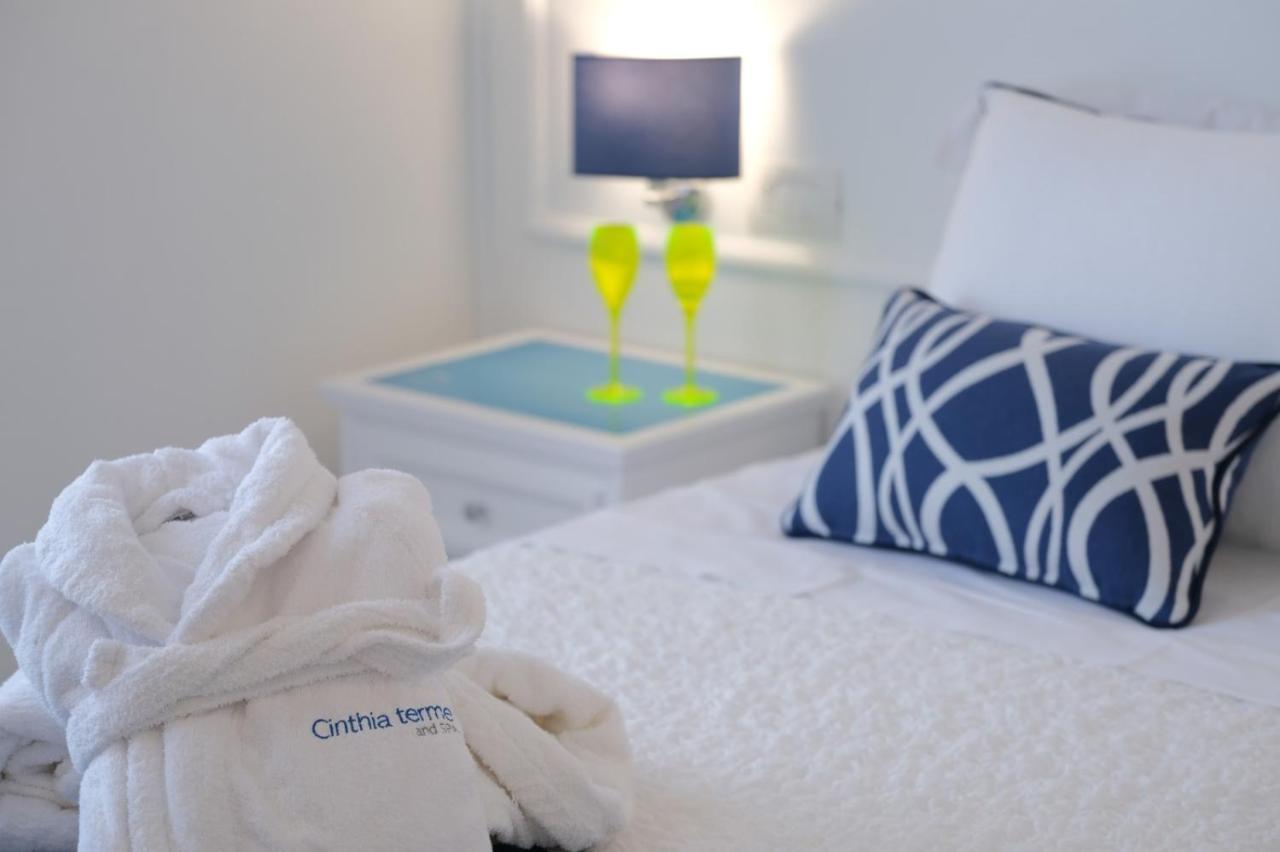 Comfort Tweepersoonskamer met Zijdelings Uitzicht op Zee en Toegang tot de Spa