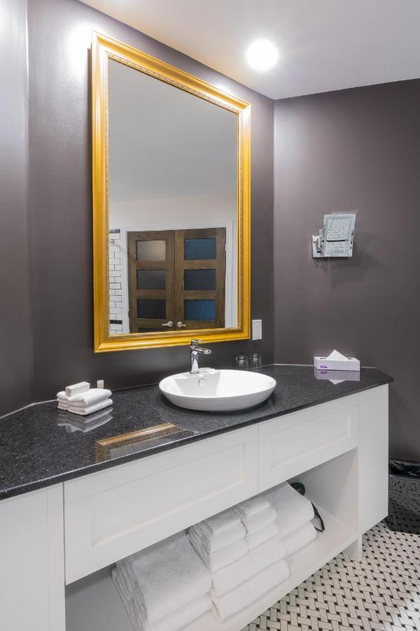 Executive Queen Room
