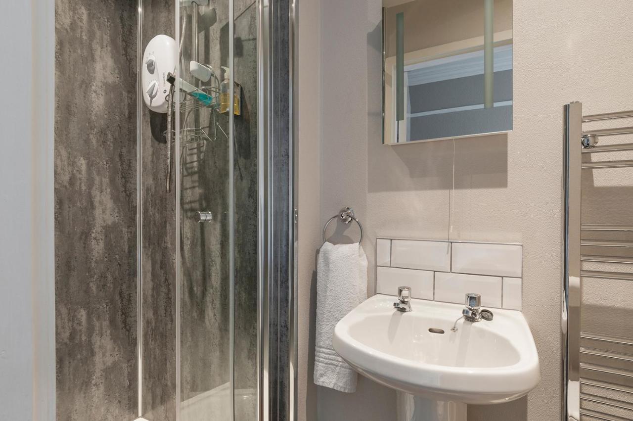 Tweepersoonskamer* met eigen badkamer