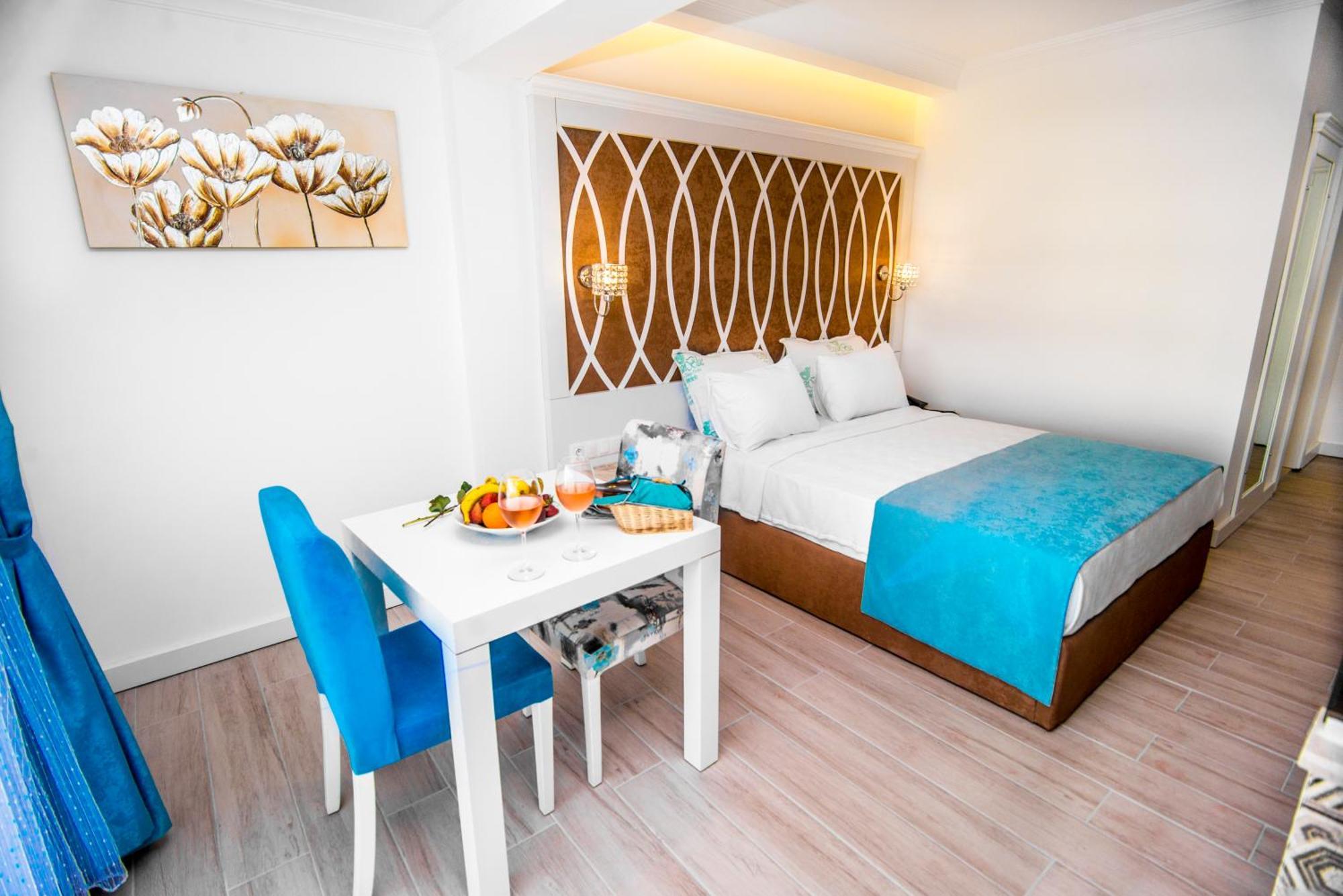 Deluxe Indoor Jacuzzi Room