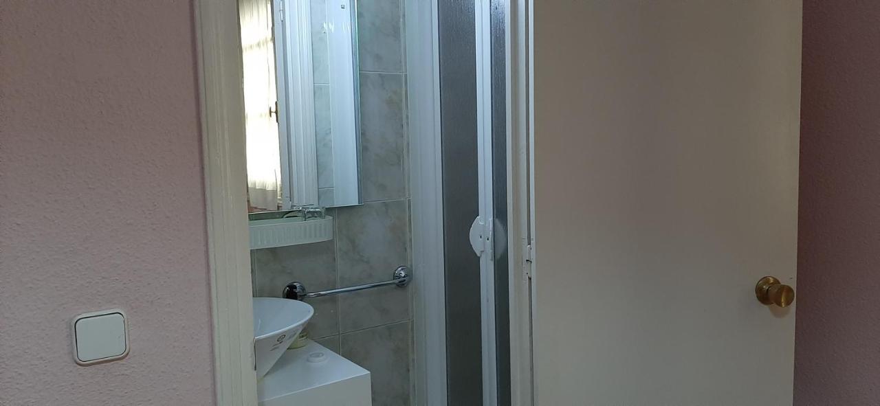 Camera Matrimoniale con Bagno in Comune