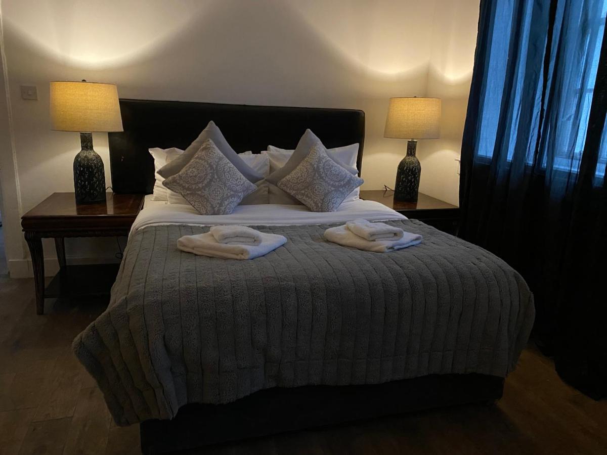 Studio Suite FB