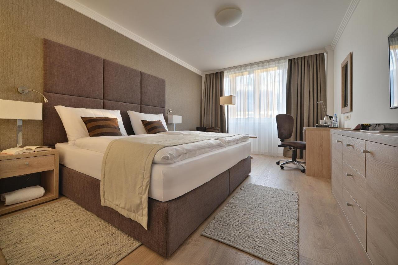 Deluxe Double or Twin Room Minibar