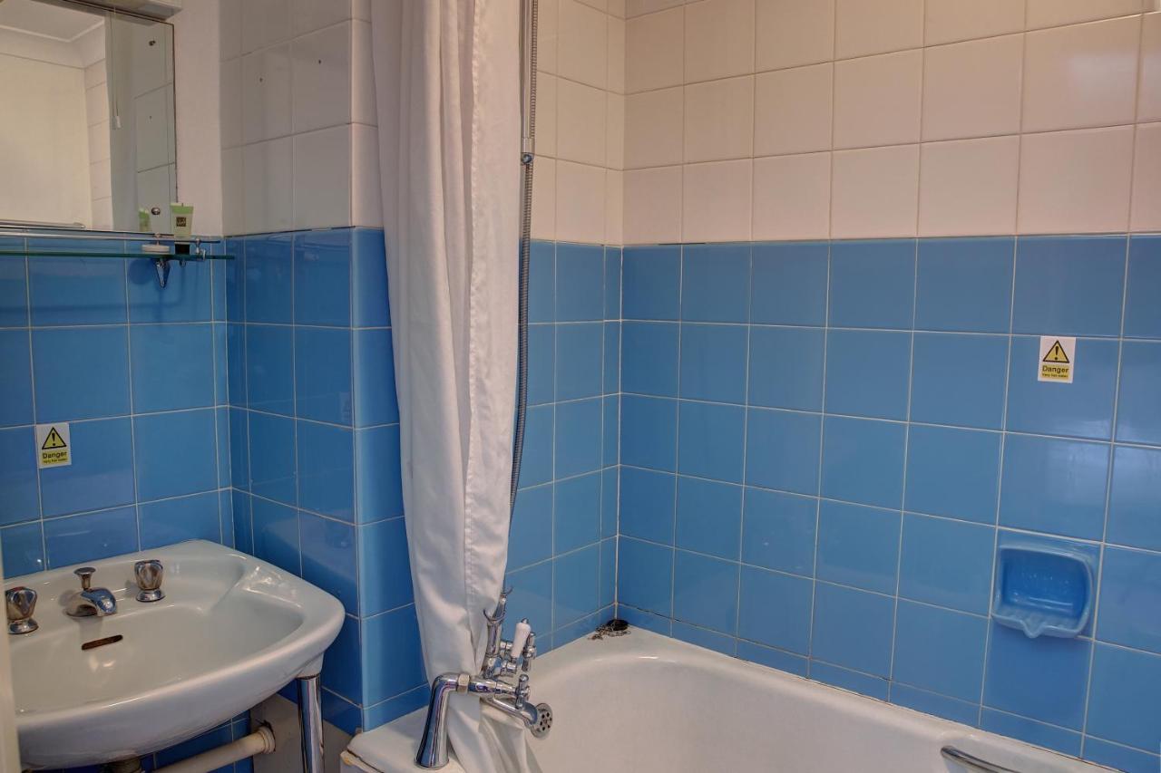 Single Room Bathroom