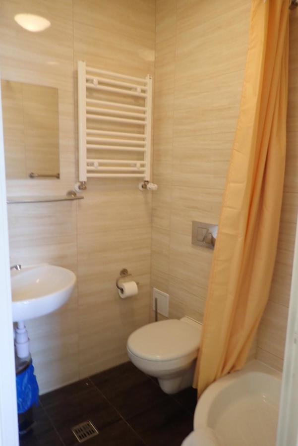 Double Room Private Bathroom