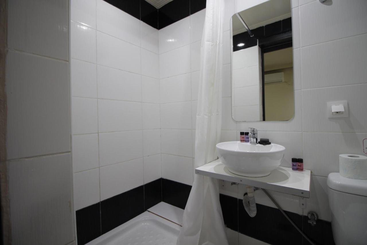 Single Room Bathroom