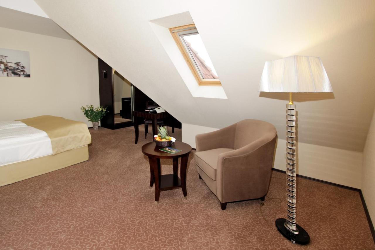 Large Single Room,1747141964:JPEG