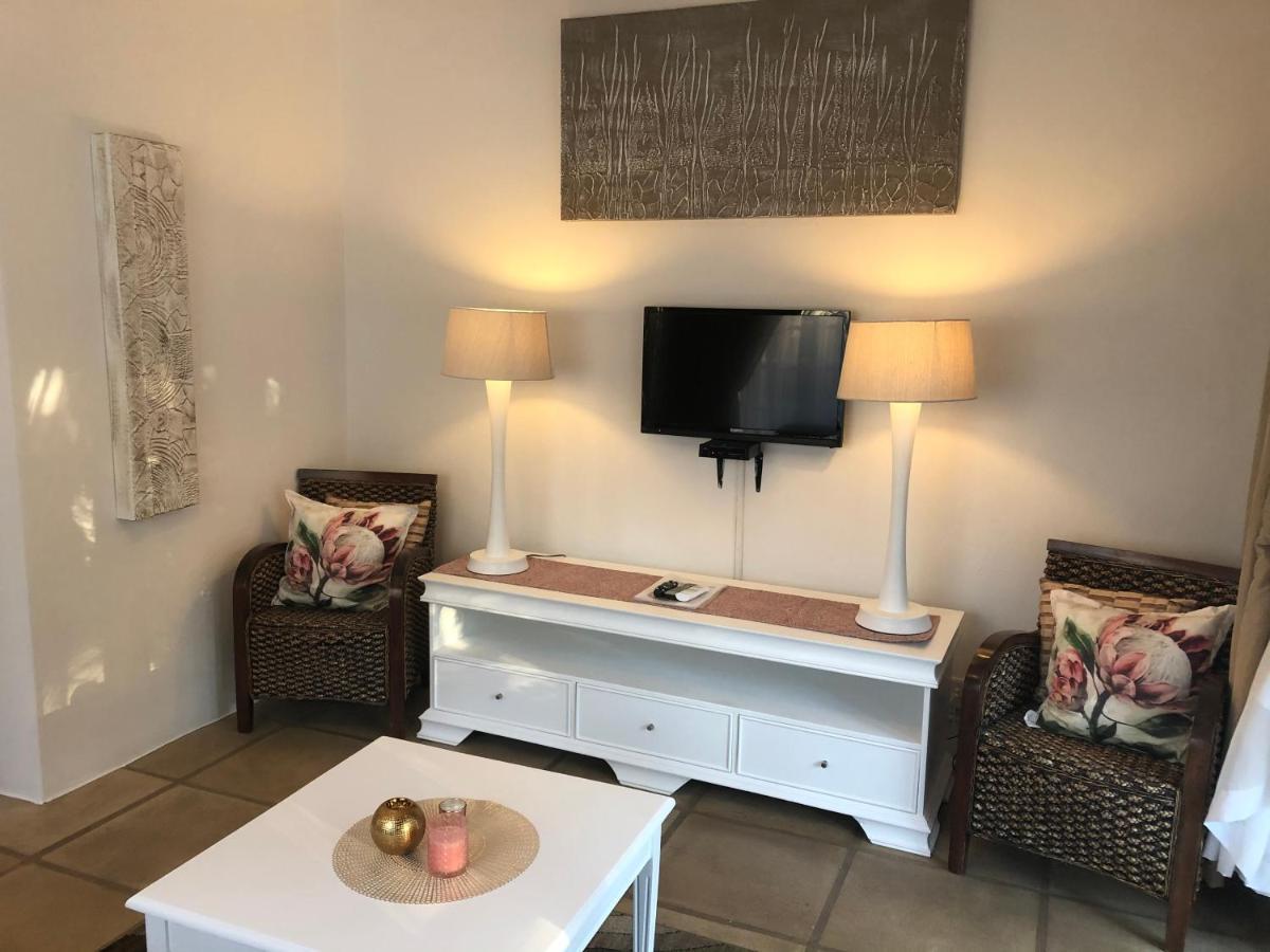 Kamer met Kingsize Bed en Patio