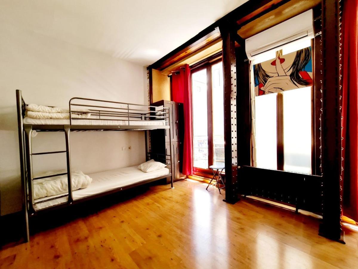 Lit Simple dans Dortoir pour Femmes