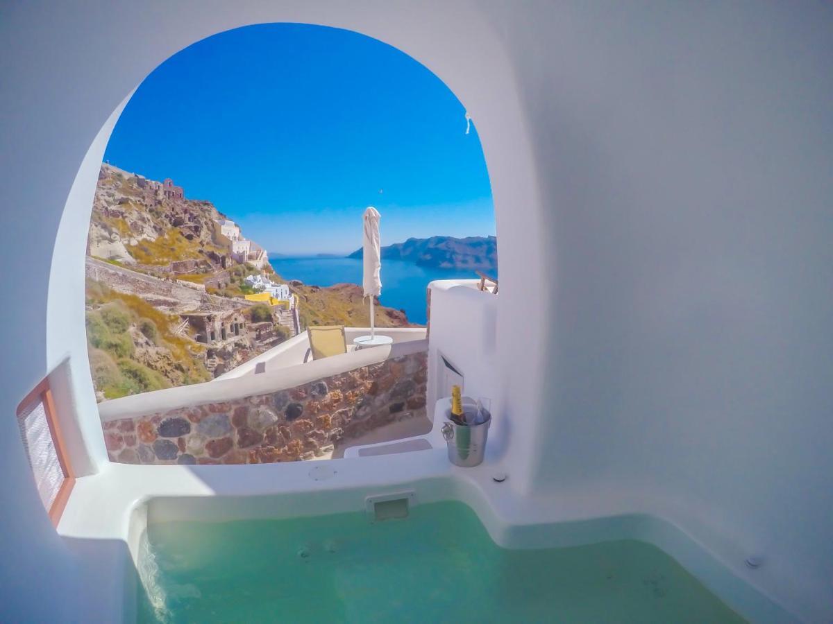 Cave Superior Studio Outdoor Hot Tub