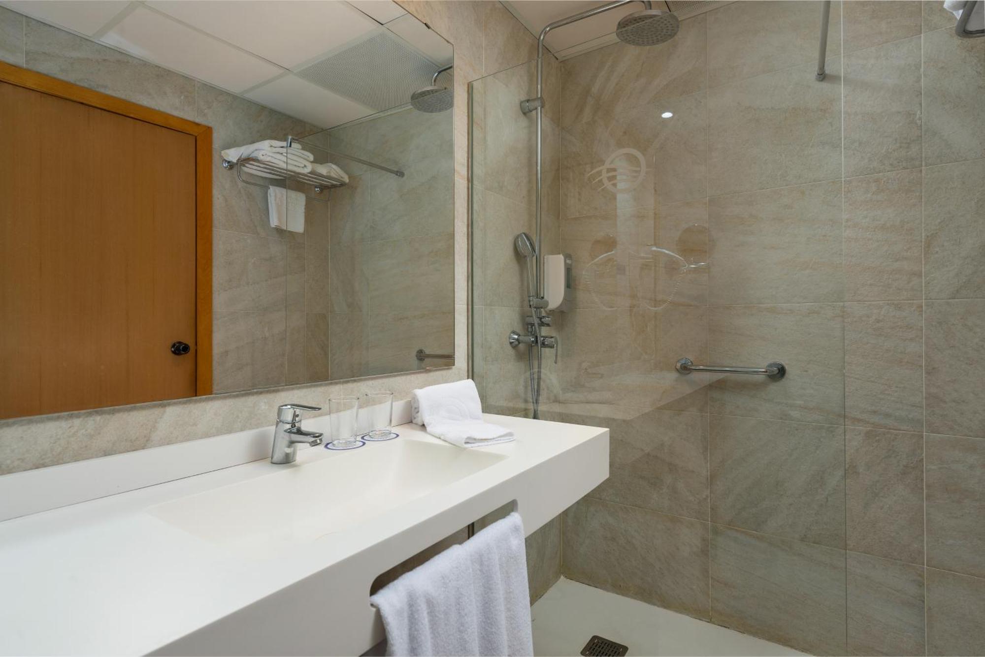 Chambre Double ou Lits Jumeaux avec Lit d'Appoint et Balcon (3 Adultes)