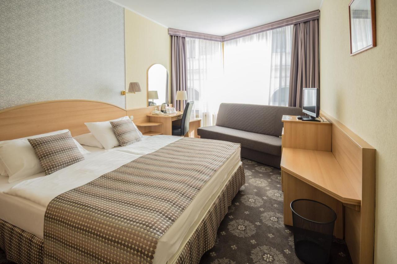 Doppel-/Zweibettzimmer mit Zustellbett