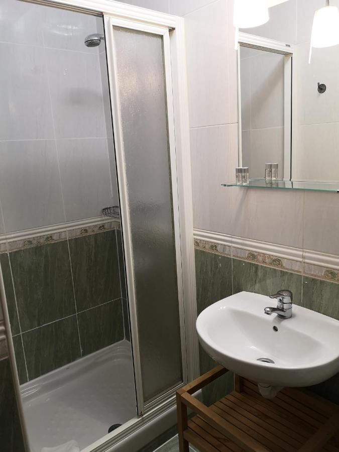 Quarto com 2 Camas de Solteiro