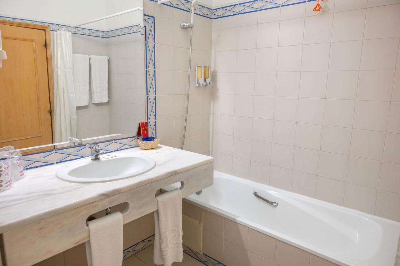 Hébergement 1 Chambre Junior Standard (4 Adultes)