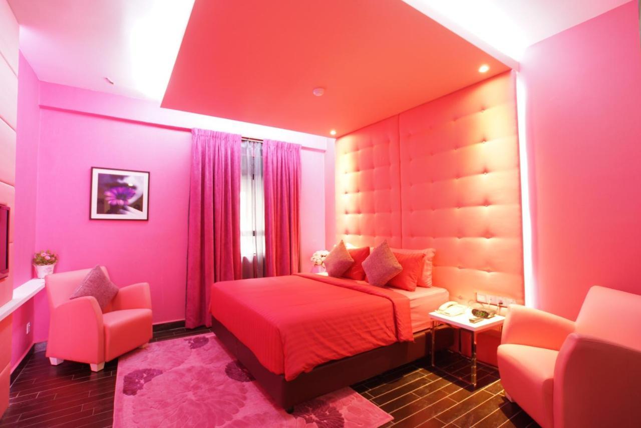 Theme room