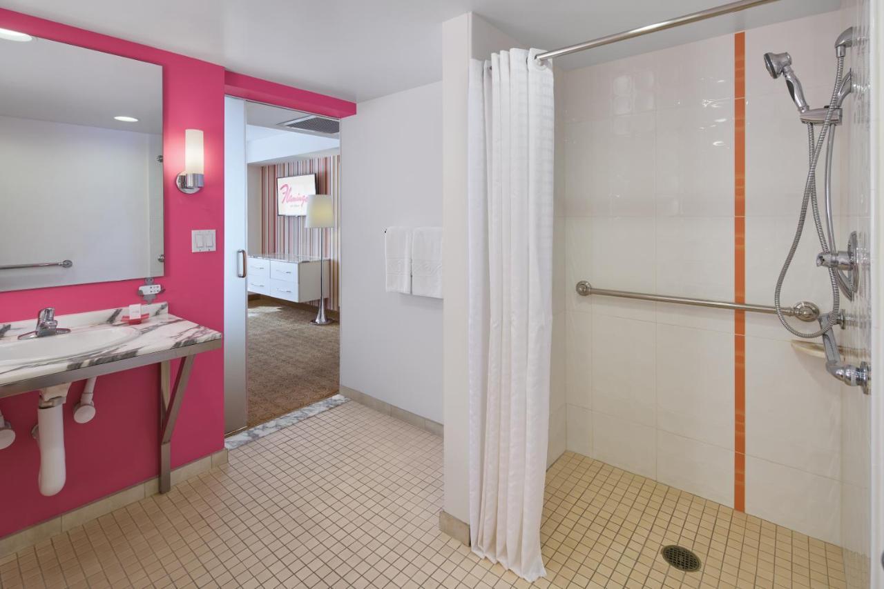 Go Deluxe 1 King Non-Smoking Roll Shower