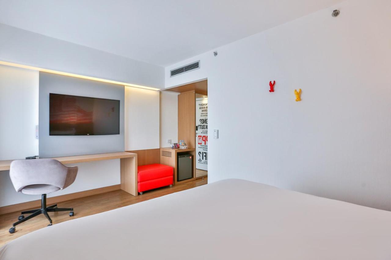 Studio King Bed