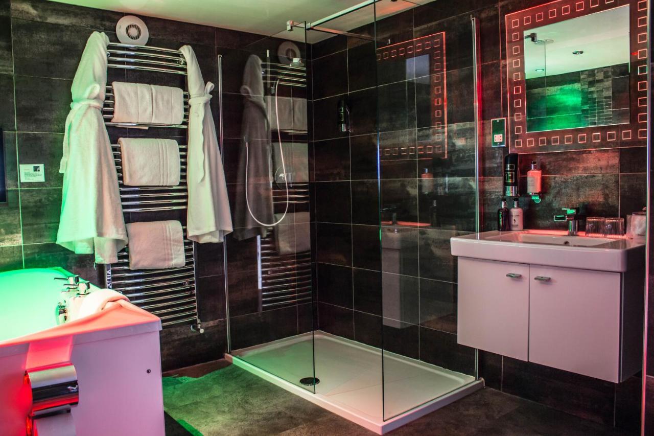 Retreat Suite with Stunning Spa Bathroom
