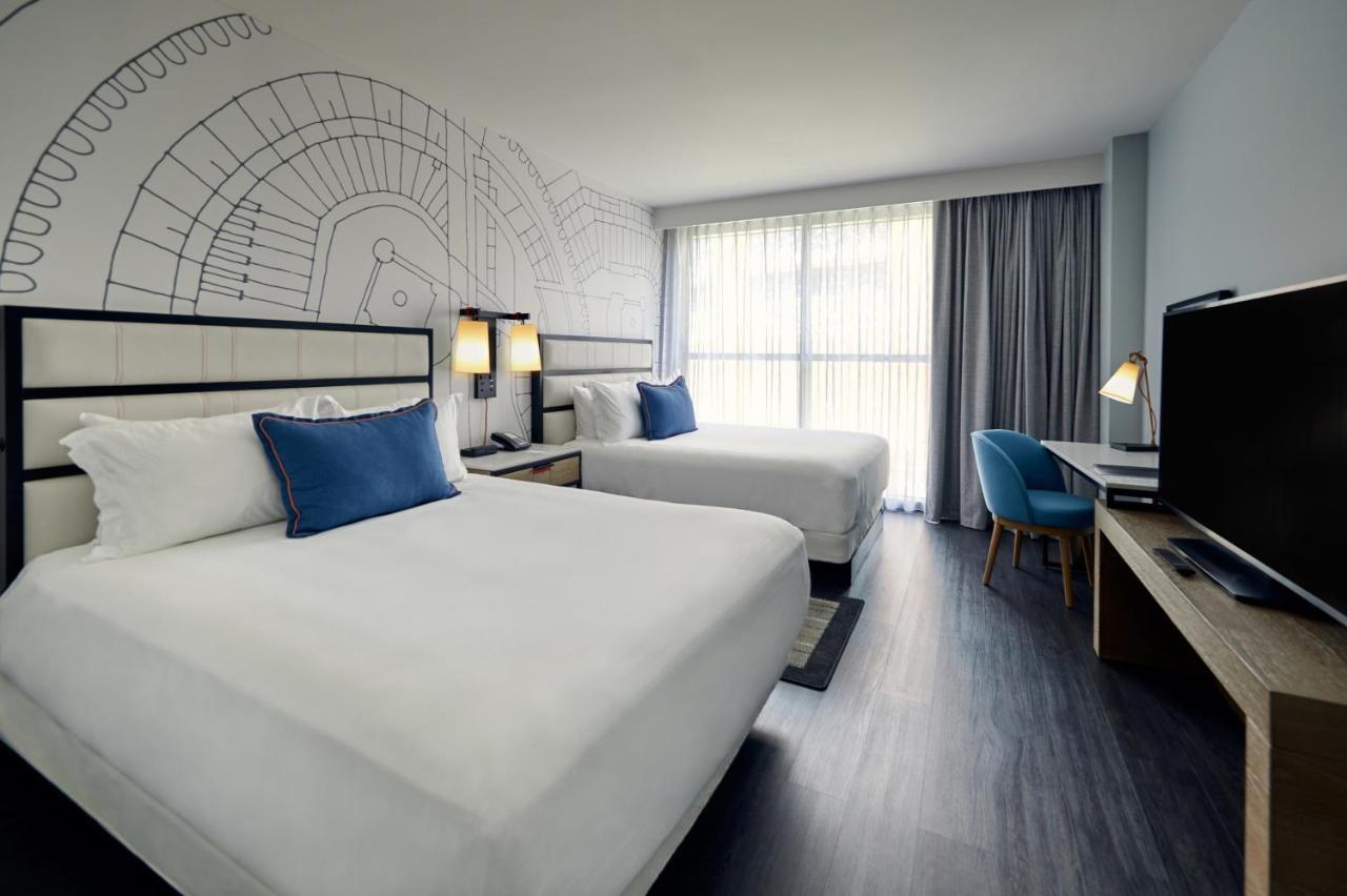 Deluxe Queen Room