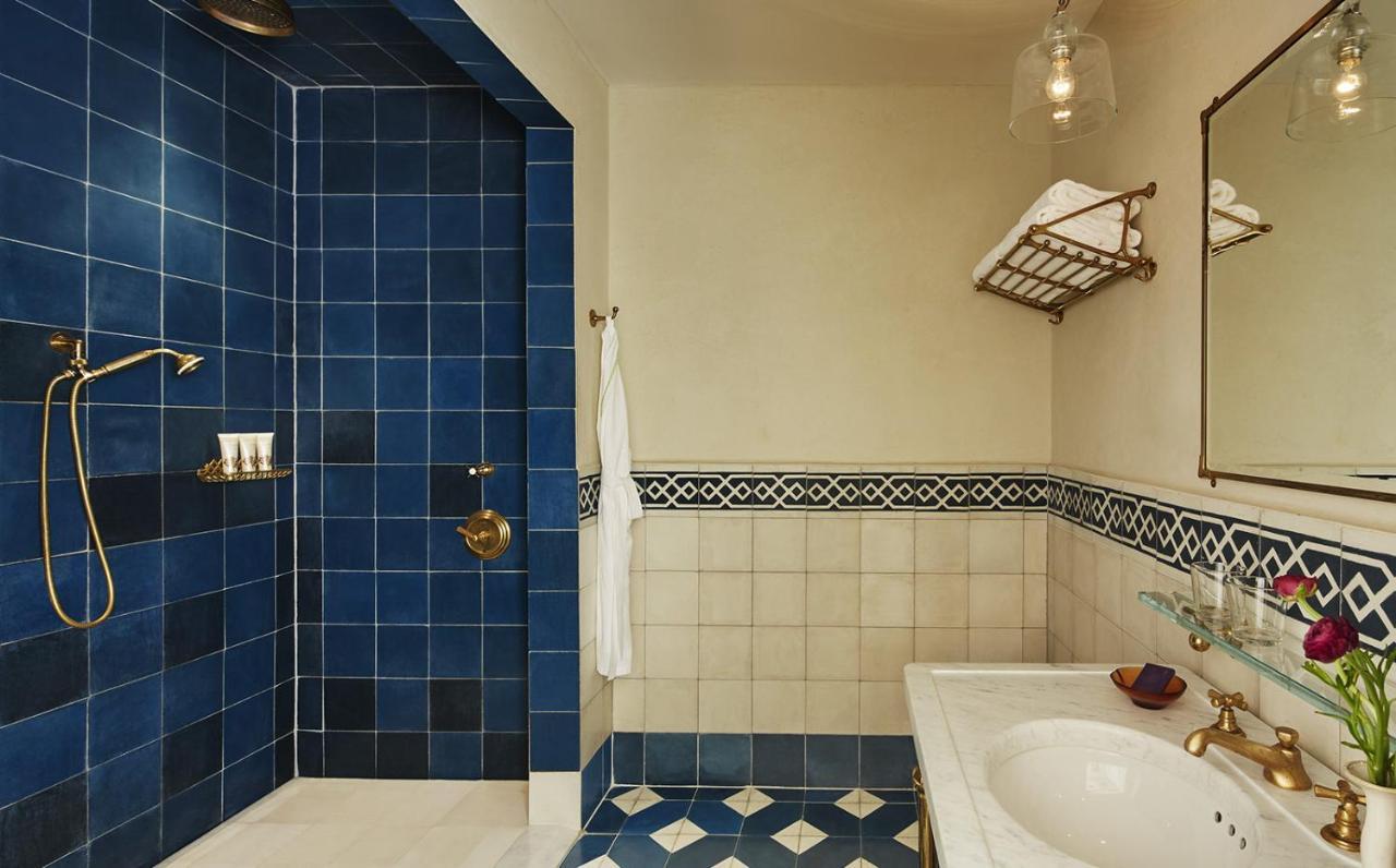 King Room Roll Shower Disability Access