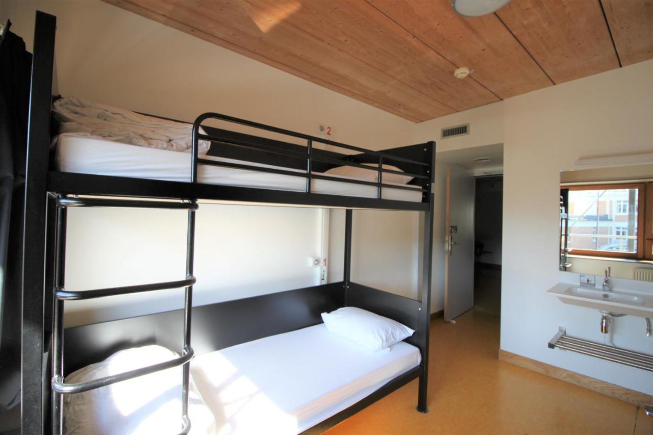 Bed 6-Bed Male Dormitory Ensuite Shower – Shared Toilets
