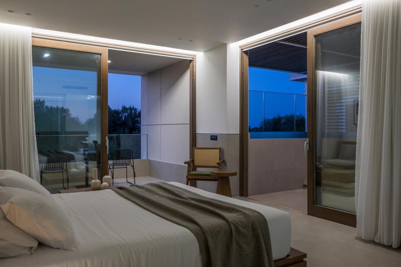 Deluxe Suite private swimming pool