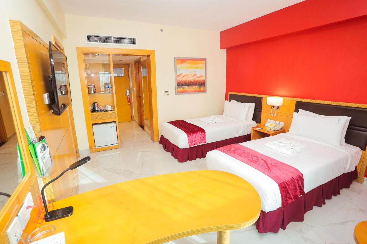 Premium Twin Room Lounge Access Smoking