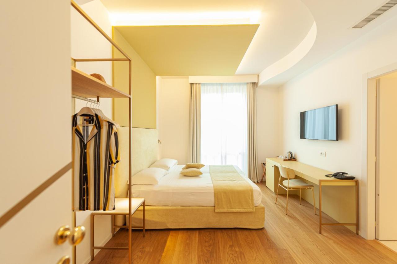 Deluxe Double Room Side Sea View
