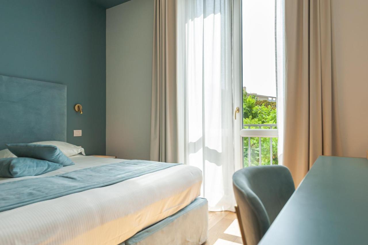 Deluxe Double Room Side Sea View