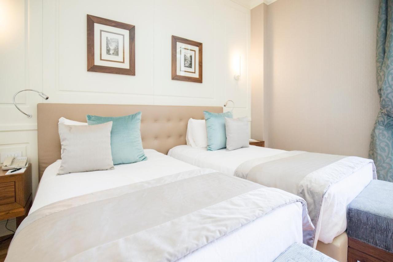 Quarto Duplo Superior com Vista Lago