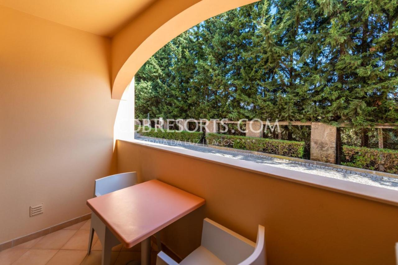 Standard One-Bedroom Apartment Pool Side