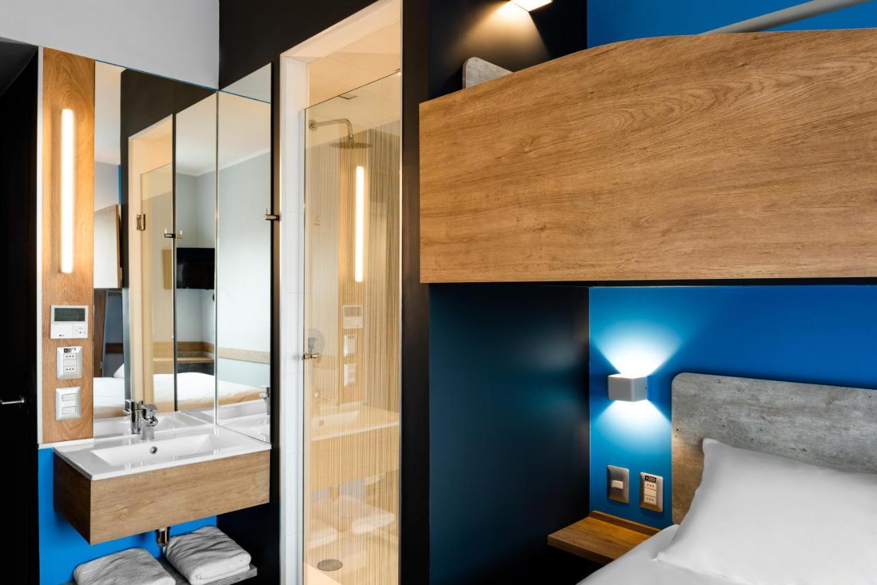 Standard Room a Double Bed a Single Bed