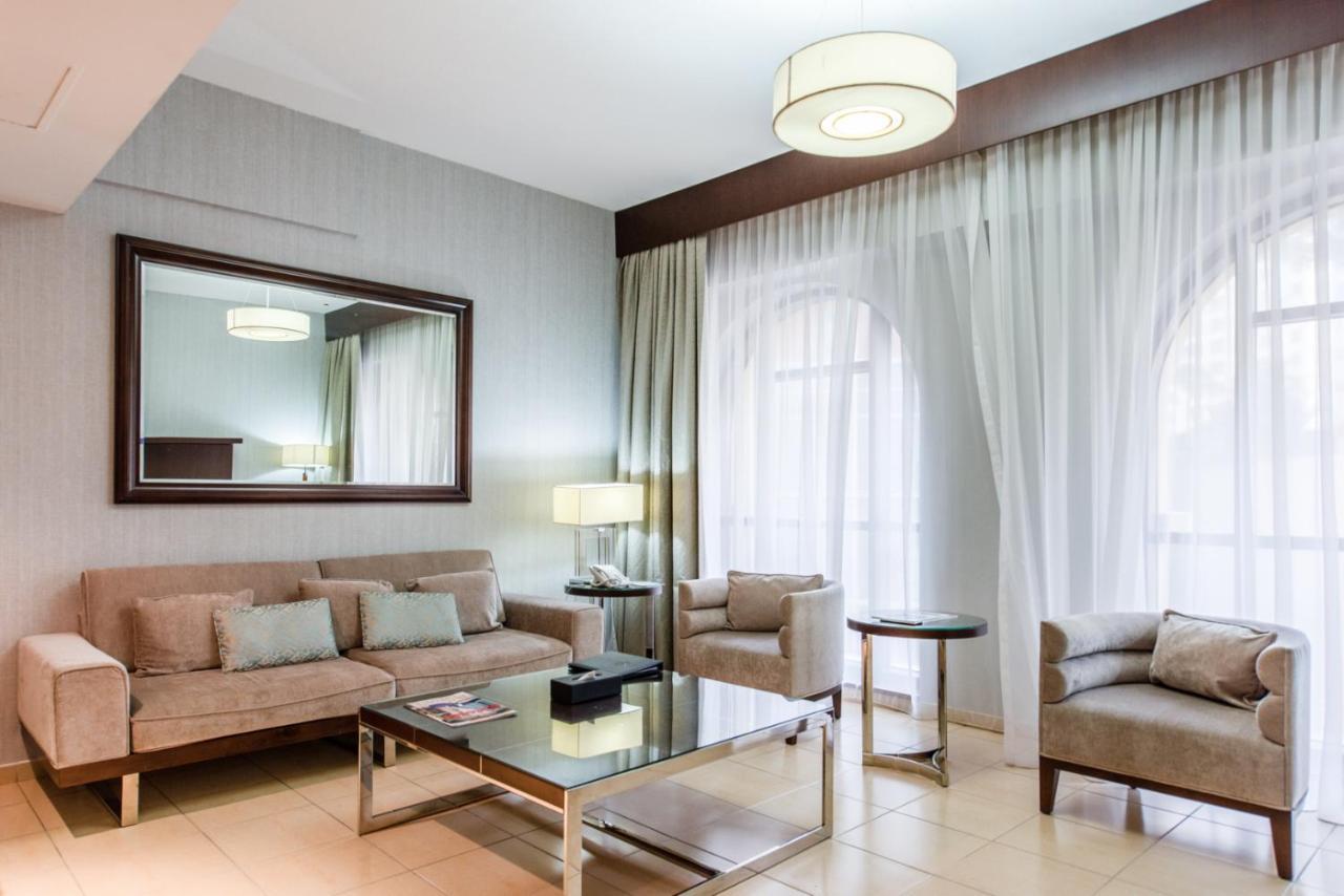 Deluxe One-Bedroom Apartment