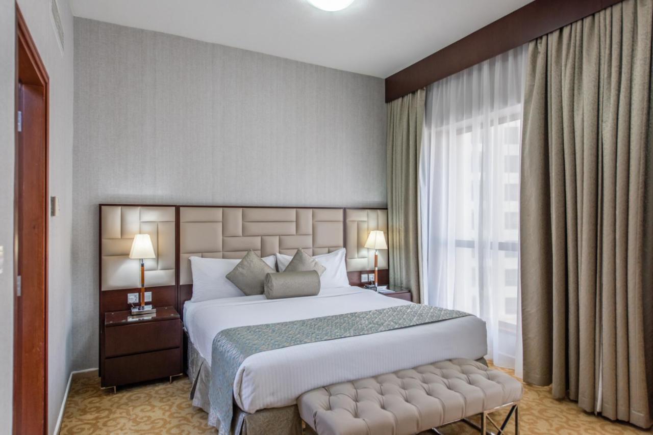 Deluxe Three-Bedroom Apartment