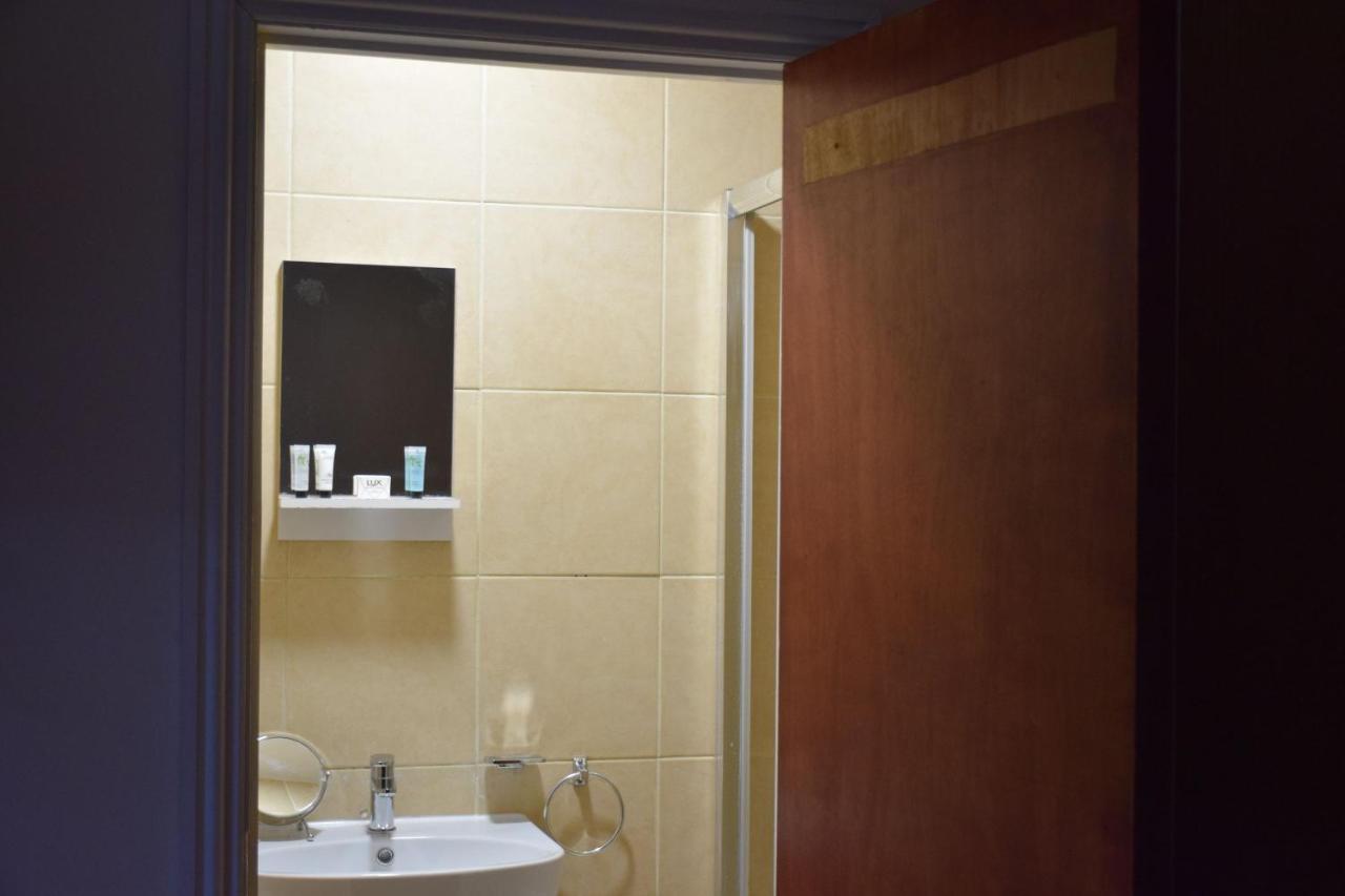 Single Room Bathroom