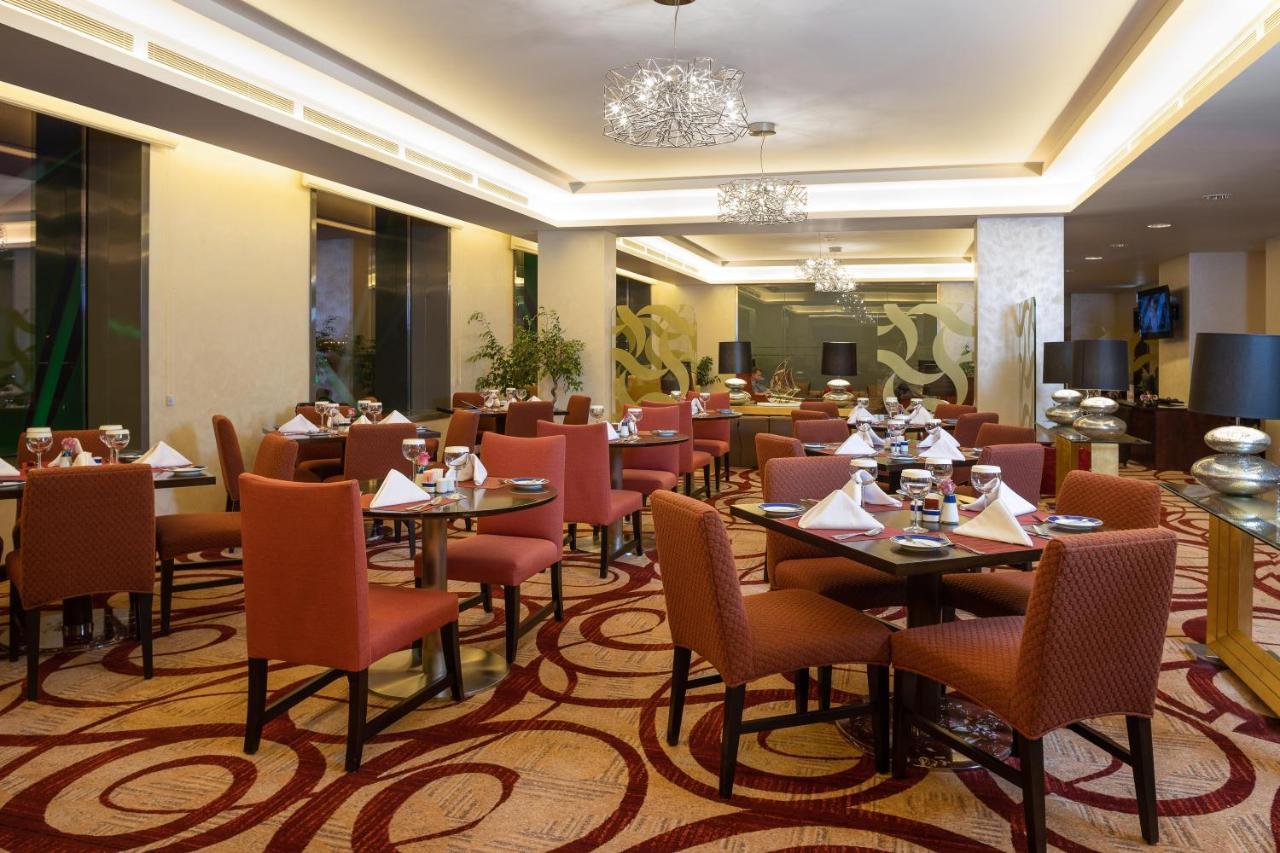 Crowne Suite with Lounge Access