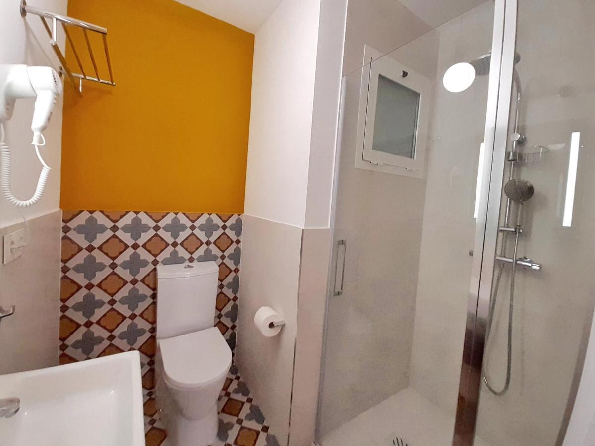 Single Room Private Bathroom