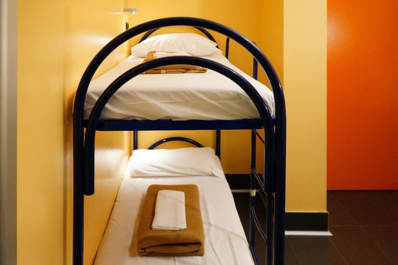 Bed 6-Bed Male Dormitory Room Private Bathroom