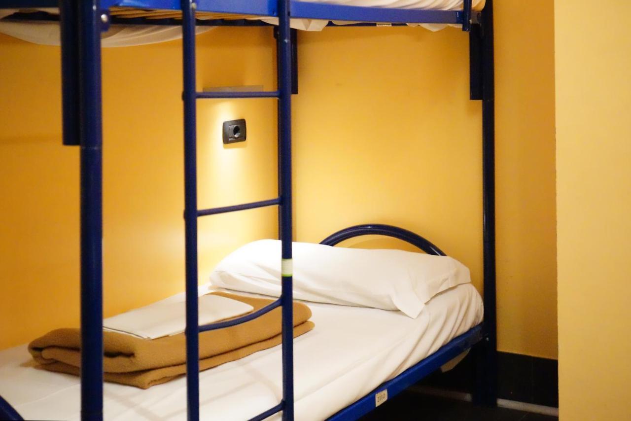 Bed 6-Bed Male Dormitory Room Private Bathroom