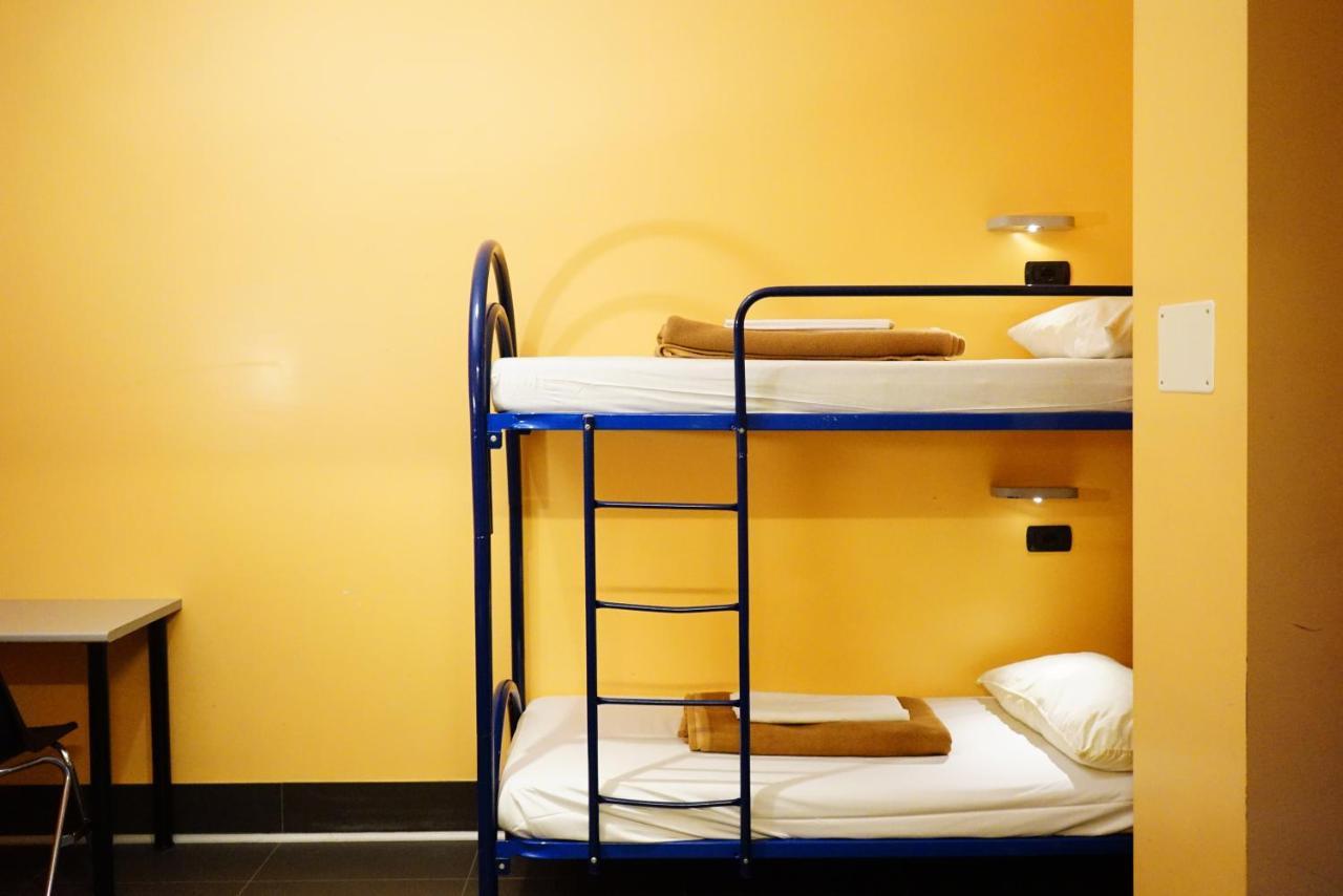 Bed 6-Bed Male Dormitory Room Private Bathroom