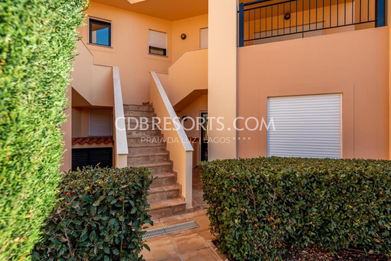 Standard One-Bedroom Apartment Pool Side