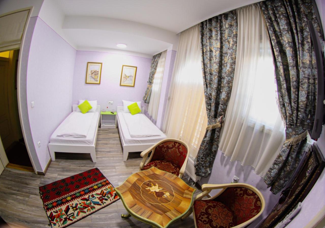 Quarto com Cama de Casal ou 2 de Solteiro
