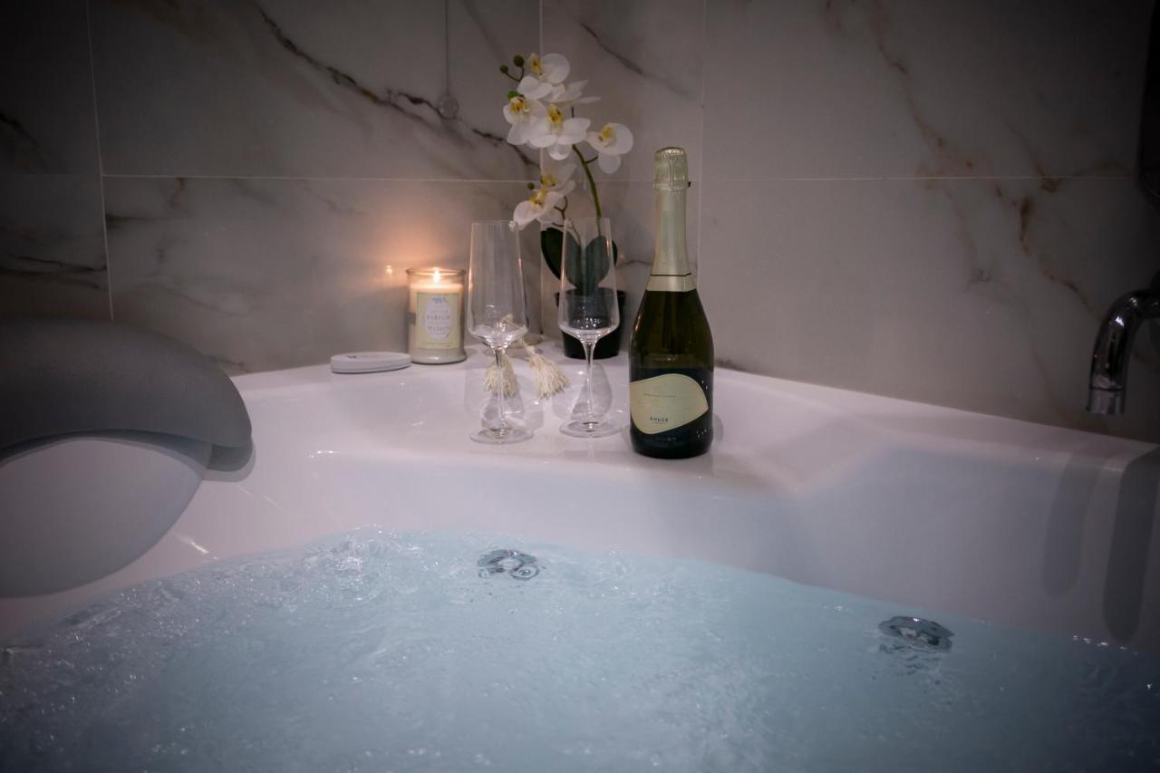 Deluxe Suite with Spa Bath,1029661723:JPEG
