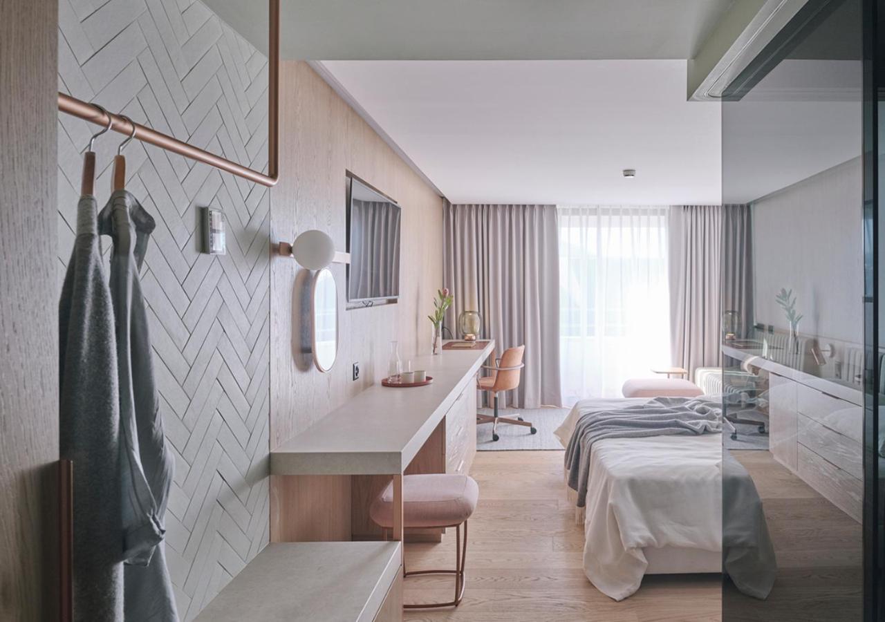 Premier Twin Bed Room with Balcony