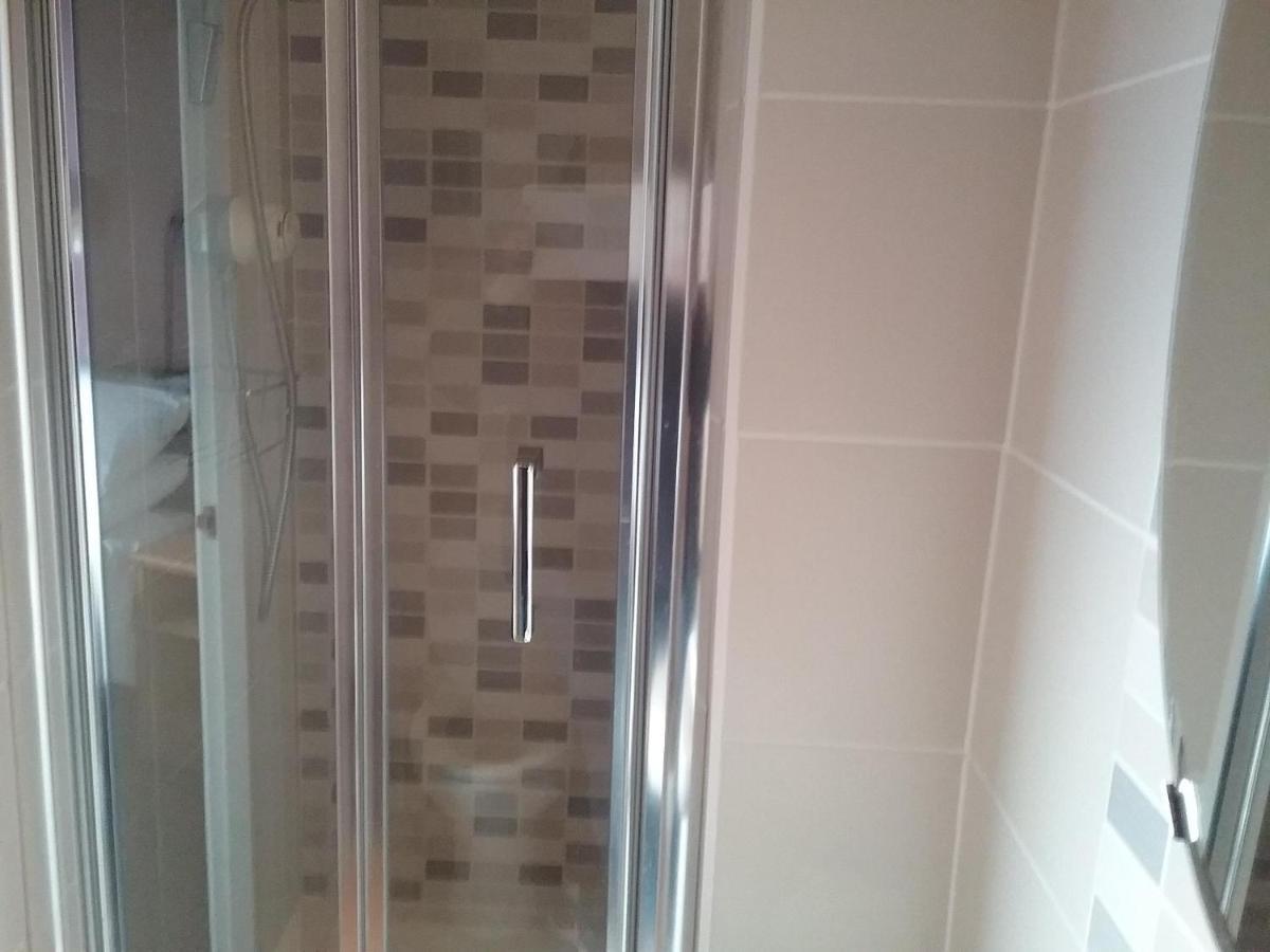 Triple Room Shower
