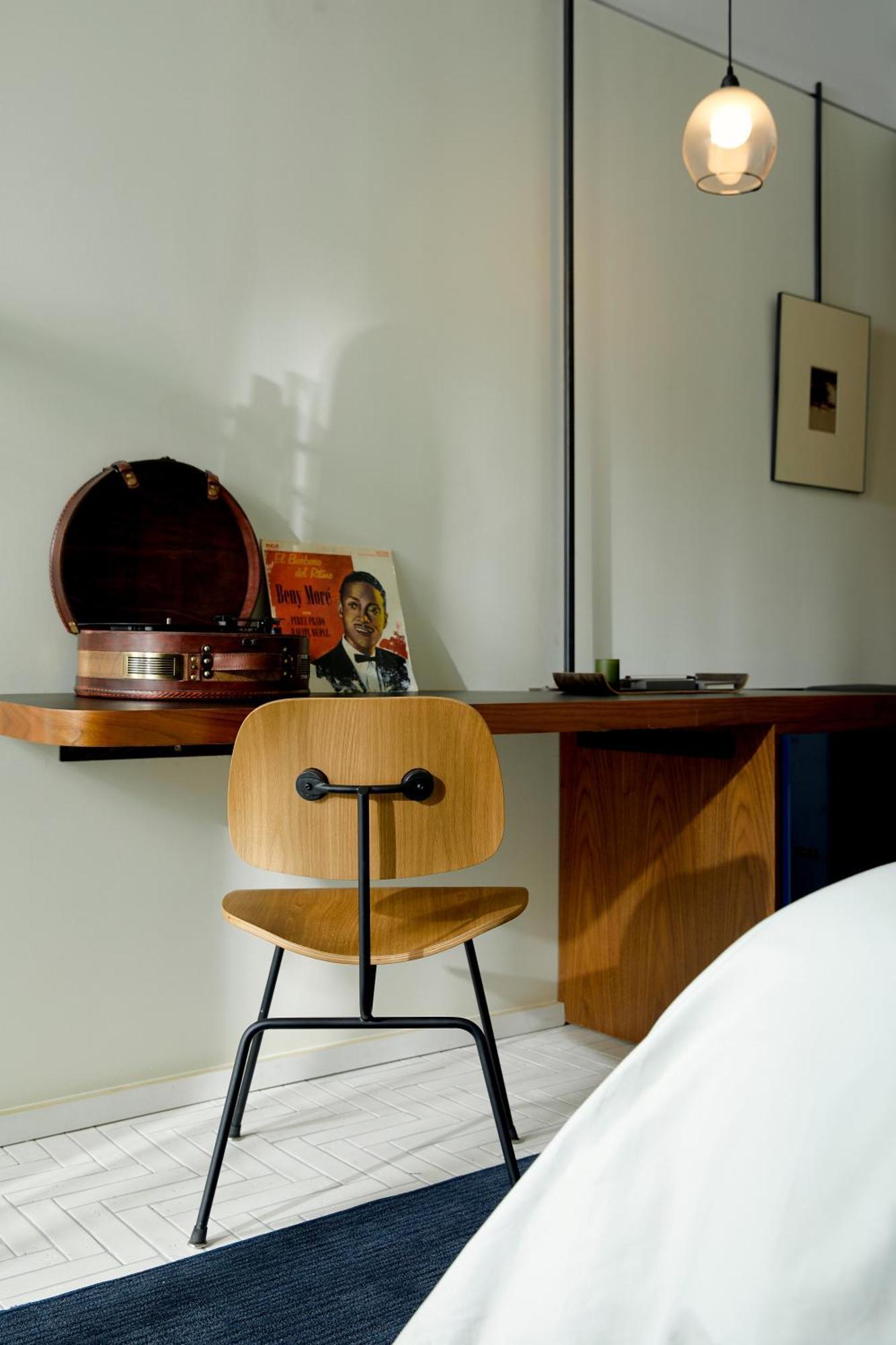 Courtyard King Guestroom