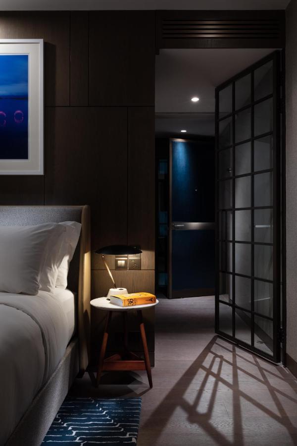 Eckzimmer mit Kingsize-Bett