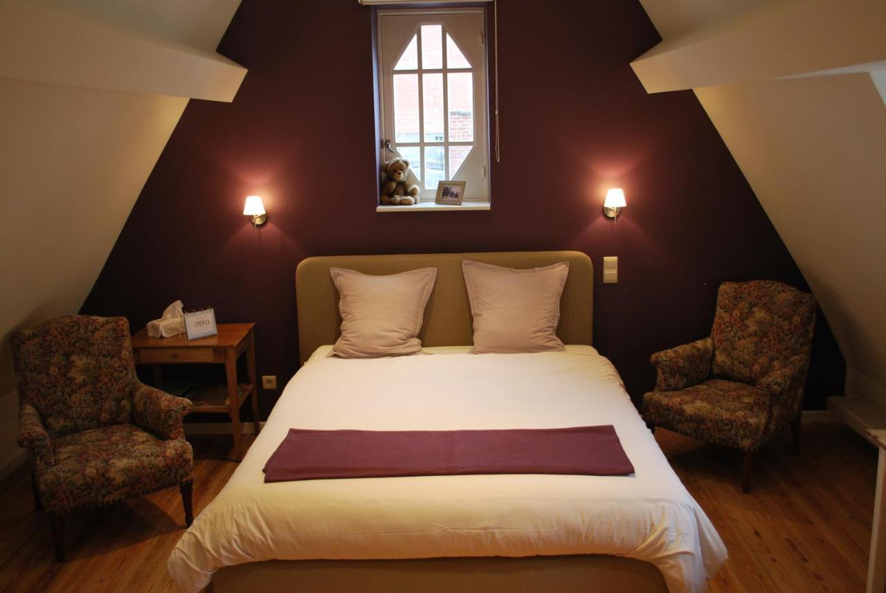 Deluxe Double Room Shower