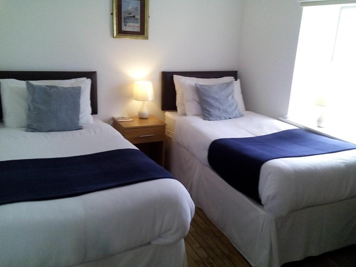 Twin Room with Private Bathroom