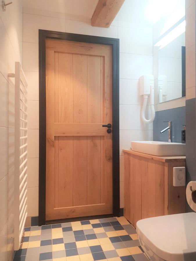 Twin Room Private Bathroom